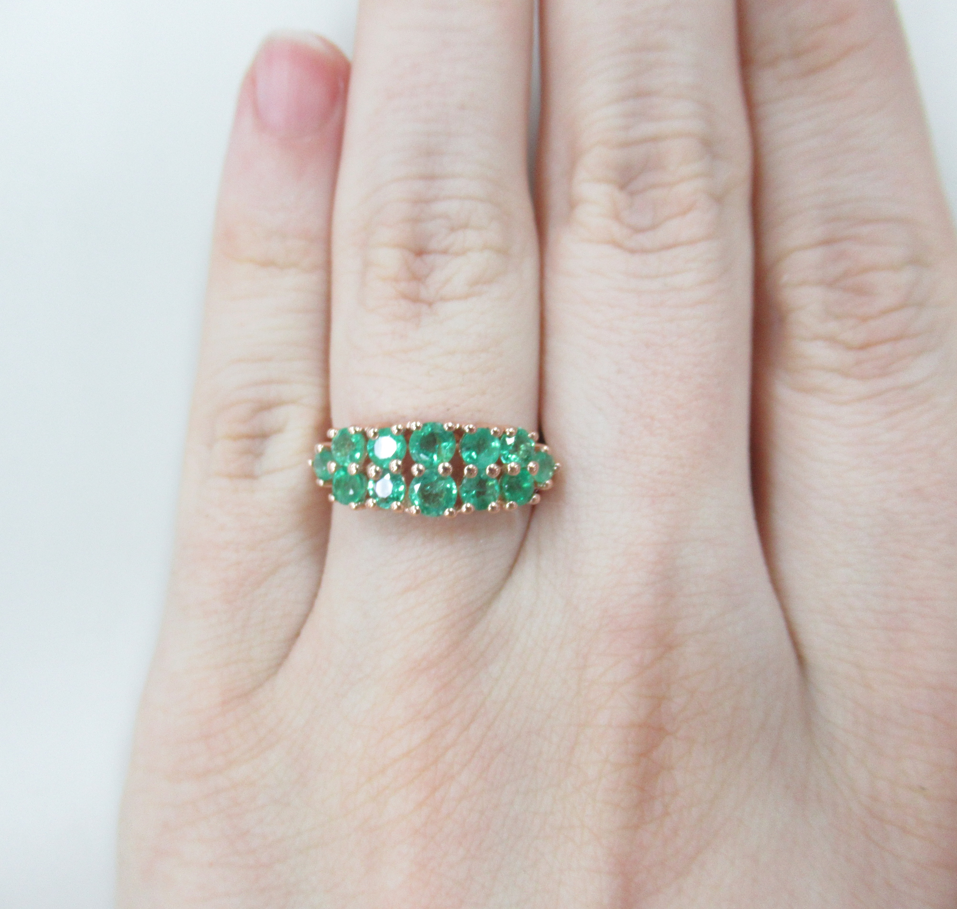 Серебряное кольцо с изумрудами